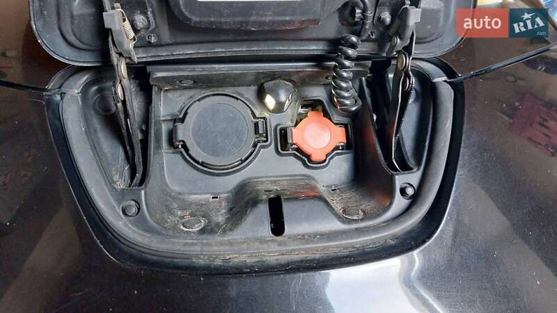 Хетчбек Nissan Leaf 2014 в Житомирі