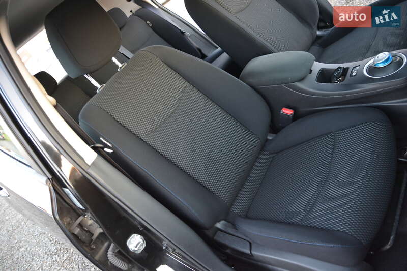 Хетчбек Nissan Leaf 2015 в Луцьку