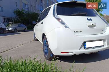 Хэтчбек Nissan Leaf 2015 в 