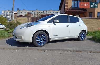 Хэтчбек Nissan Leaf 2015 в 