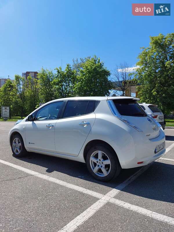 Хэтчбек Nissan Leaf 2015 в Киеве