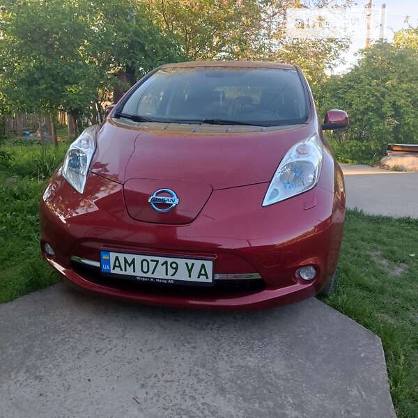 Хэтчбек Nissan Leaf 2013 в Овруче