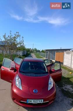 Хетчбек Nissan Leaf 2014 в 