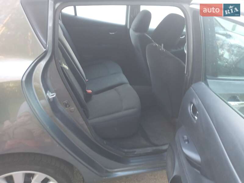 Хэтчбек Nissan Leaf 2015 в Полонном