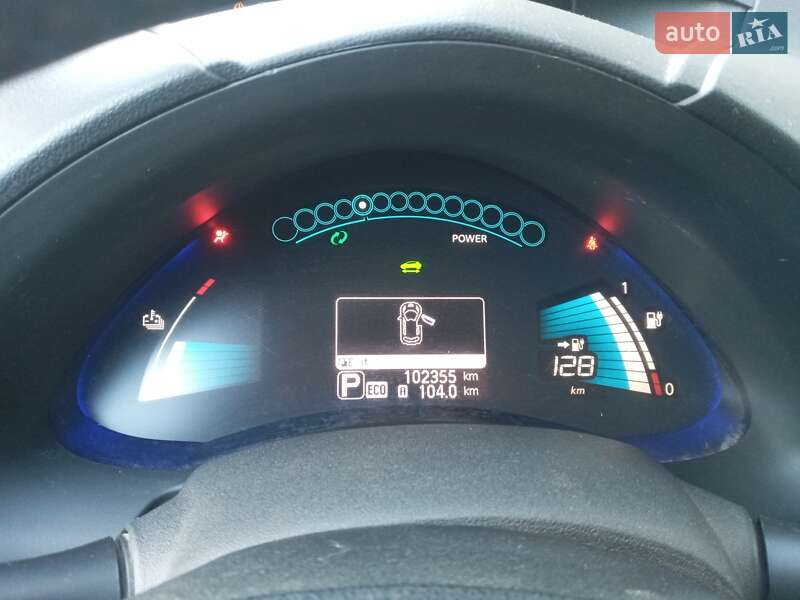 Хэтчбек Nissan Leaf 2015 в Полонном