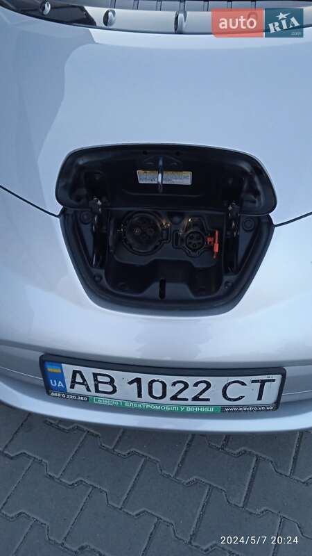 Хэтчбек Nissan Leaf 2014 в Немирове