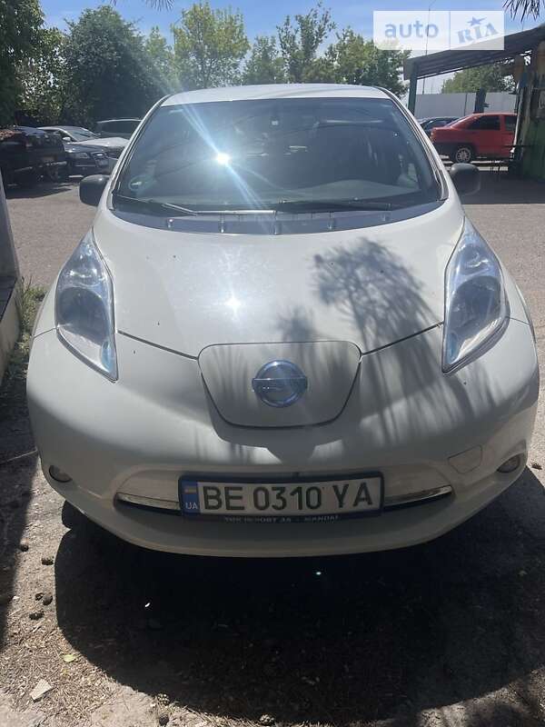 Хэтчбек Nissan Leaf 2013 в Николаеве