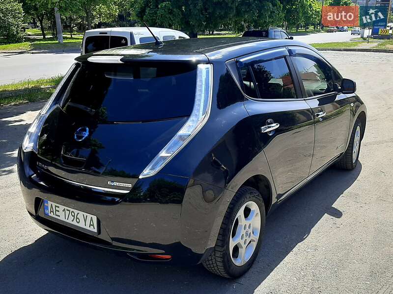 Хетчбек Nissan Leaf 2014 в Дніпрі