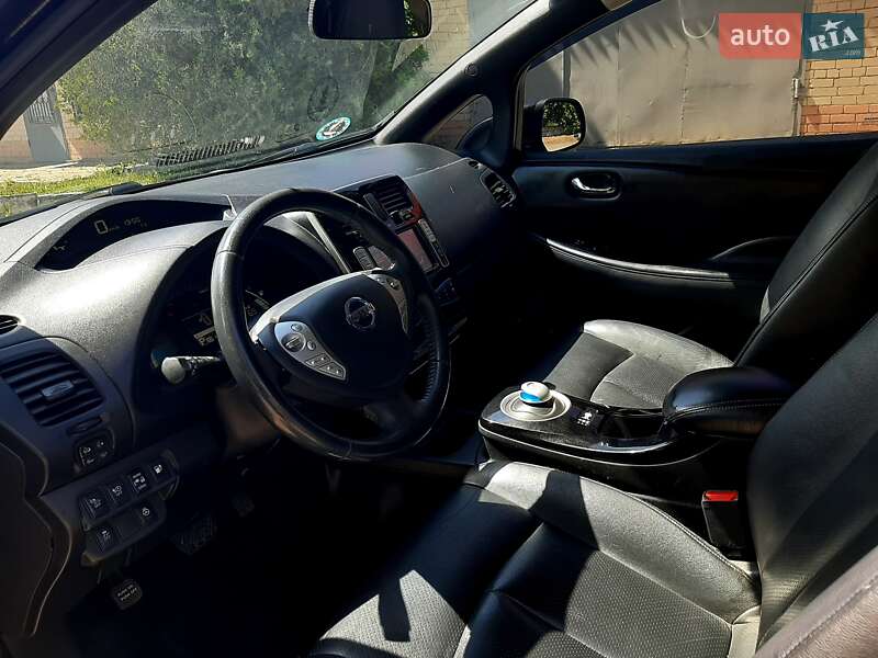 Хетчбек Nissan Leaf 2014 в Дніпрі