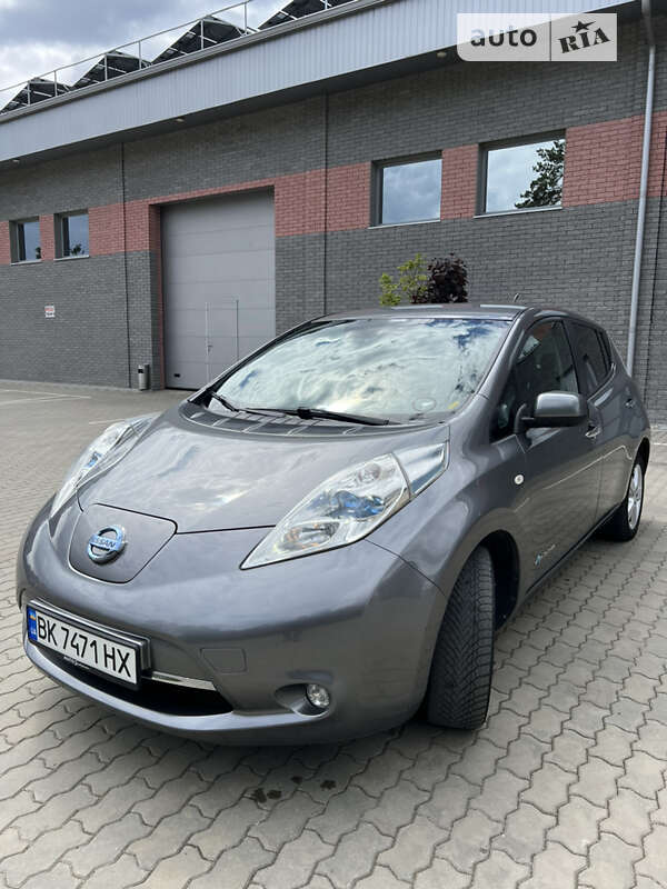 Хэтчбек Nissan Leaf 2014 в Костополе