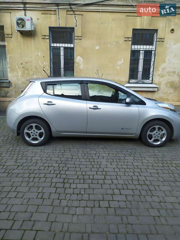 Хэтчбек Nissan Leaf 2013 в Одессе