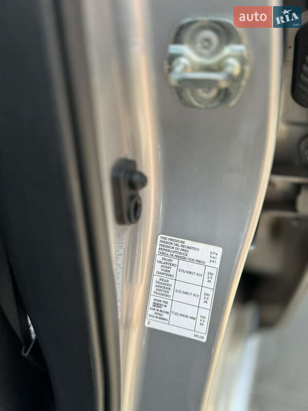 Хэтчбек Nissan Leaf 2016 в Мукачево