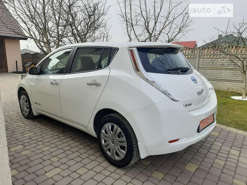 Хэтчбек Nissan Leaf 2015 в Луцке