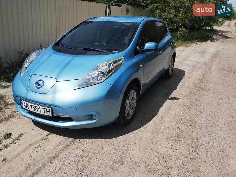 Хэтчбек Nissan Leaf 2015 в Киеве
