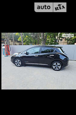 Хэтчбек Nissan Leaf 2013 в Измаиле