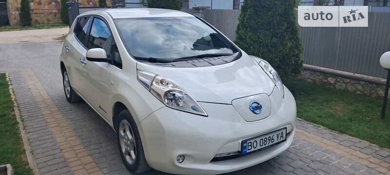 Хэтчбек Nissan Leaf 2015 в Тернополе