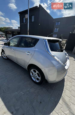 Хэтчбек Nissan Leaf 2012 в 