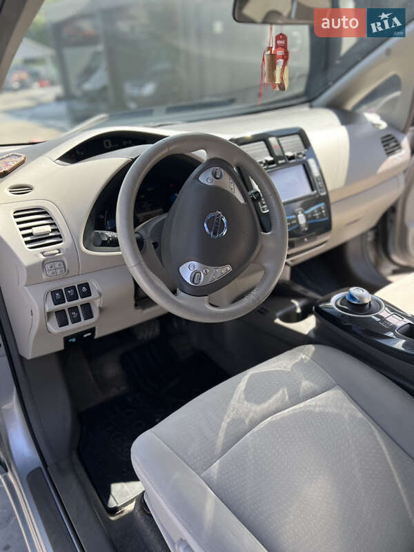 Хэтчбек Nissan Leaf 2012 в Сокирянах
