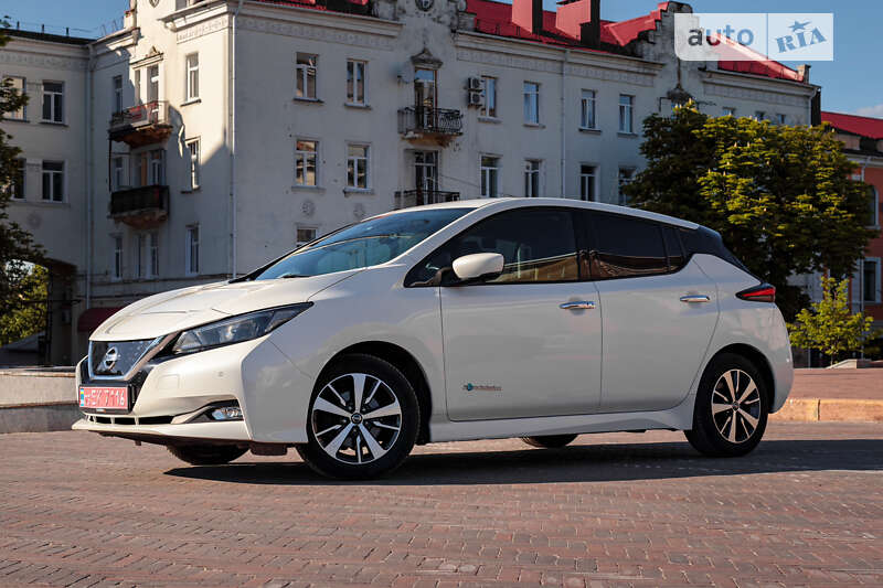 Хэтчбек Nissan Leaf 2018 в Чернигове