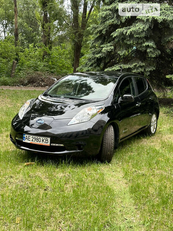 Хетчбек Nissan Leaf 2014 в Дніпрі
