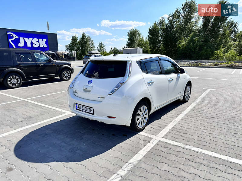 Хэтчбек Nissan Leaf 2015 в Киеве