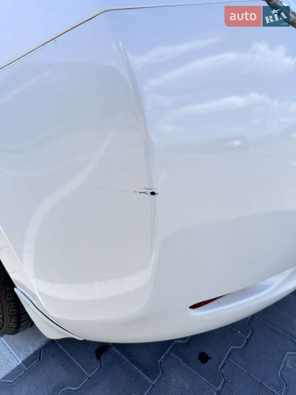 Хэтчбек Nissan Leaf 2015 в Киеве