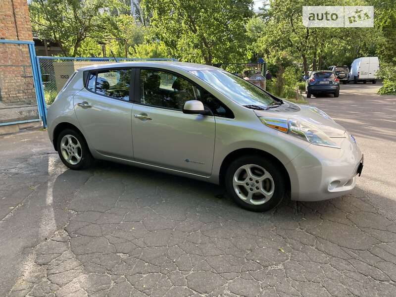 Хэтчбек Nissan Leaf 2013 в Киеве