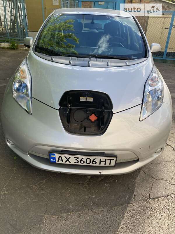 Хэтчбек Nissan Leaf 2013 в Киеве