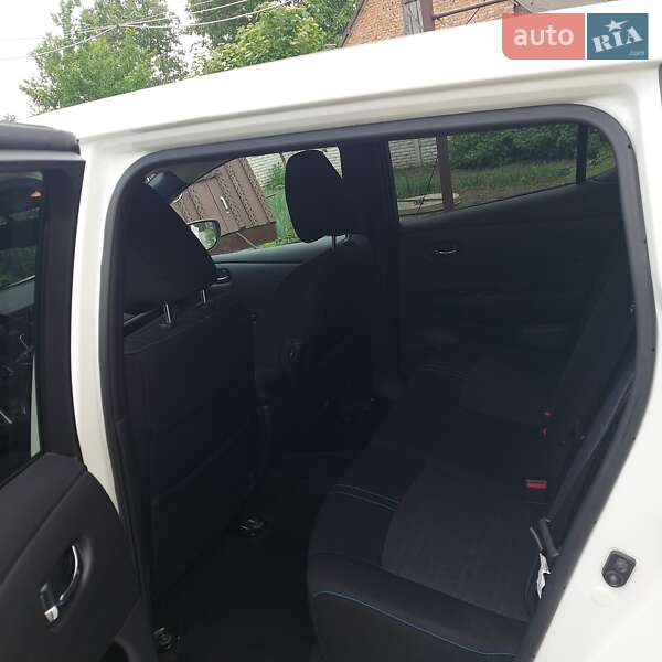 Хэтчбек Nissan Leaf 2019 в Корце