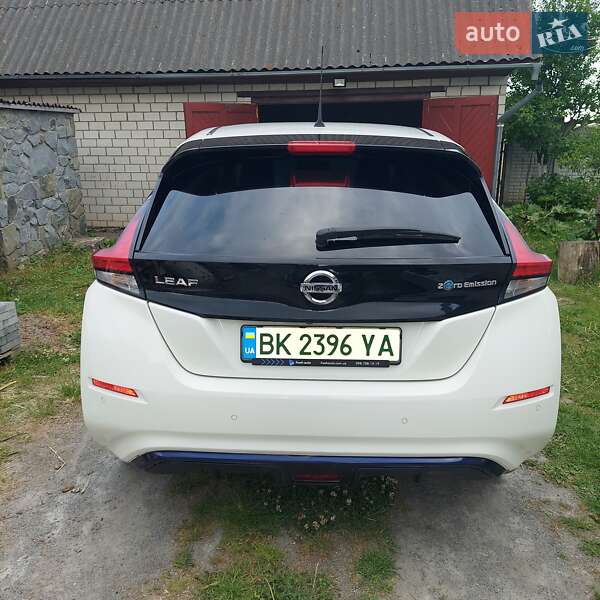 Хэтчбек Nissan Leaf 2019 в Корце