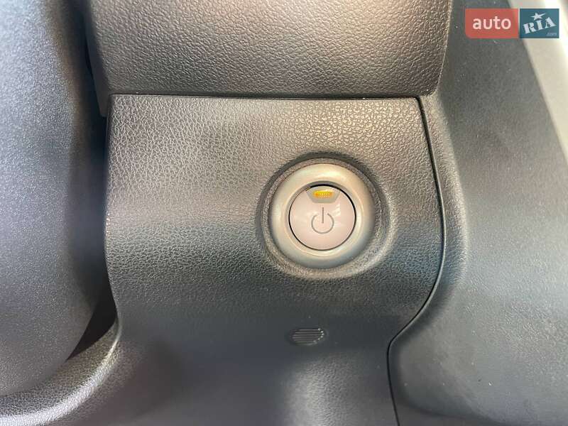 Хэтчбек Nissan Leaf 2016 в Николаеве