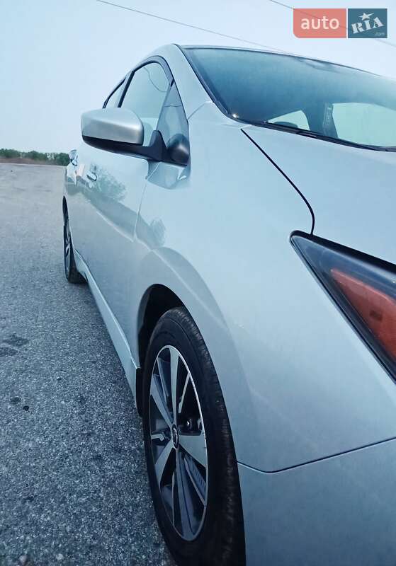 Хэтчбек Nissan Leaf 2022 в Александрие