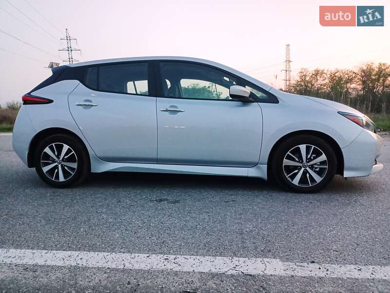 Хэтчбек Nissan Leaf 2022 в Александрие