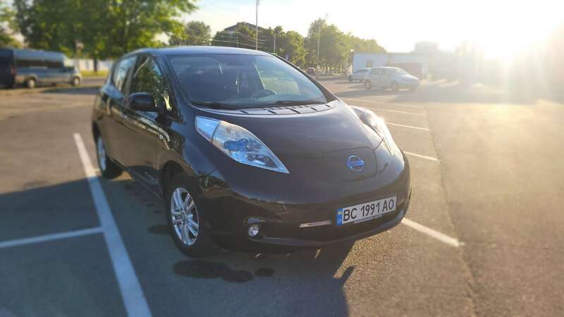 Хэтчбек Nissan Leaf 2012 в Львове