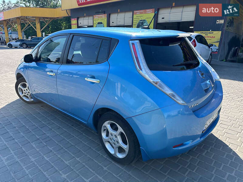 Хетчбек Nissan Leaf 2014 в 