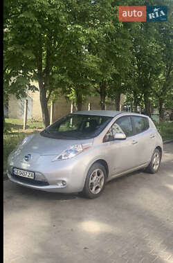 Хэтчбек Nissan Leaf 2013 в 