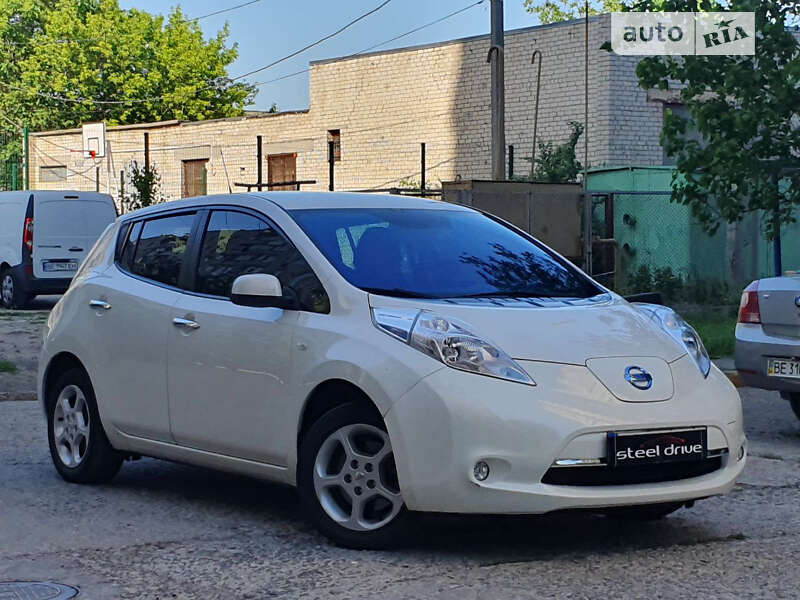 Хэтчбек Nissan Leaf 2017 в Николаеве