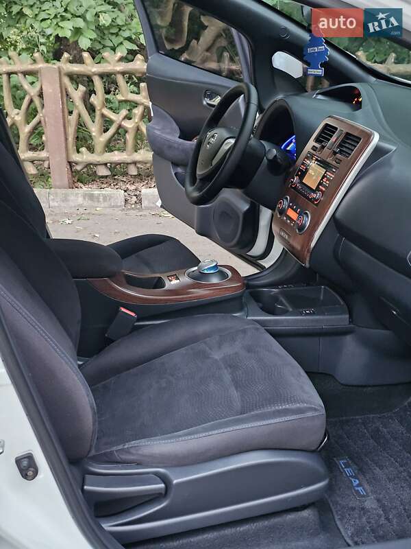 Хетчбек Nissan Leaf 2013 в Дніпрі