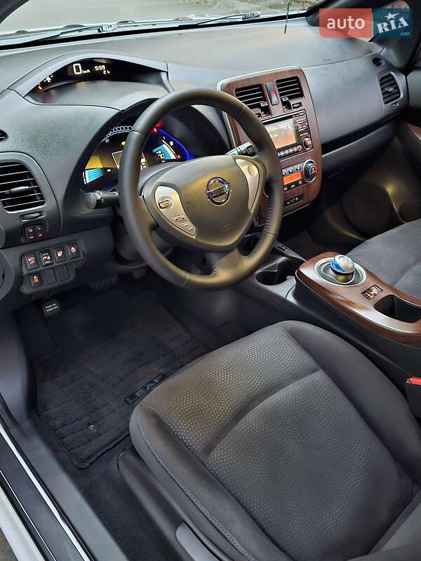 Хетчбек Nissan Leaf 2013 в Дніпрі