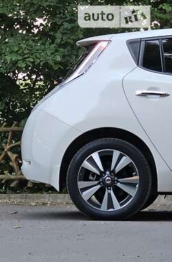 Хэтчбек Nissan Leaf 2013 в Днепре