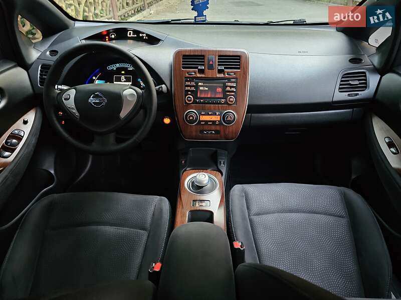 Хетчбек Nissan Leaf 2013 в Дніпрі
