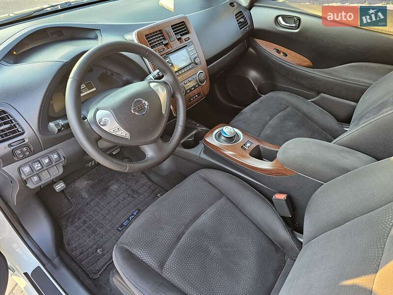 Хетчбек Nissan Leaf 2013 в Дніпрі