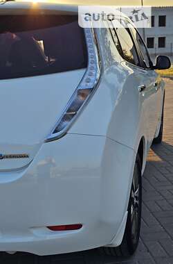 Хэтчбек Nissan Leaf 2013 в Днепре