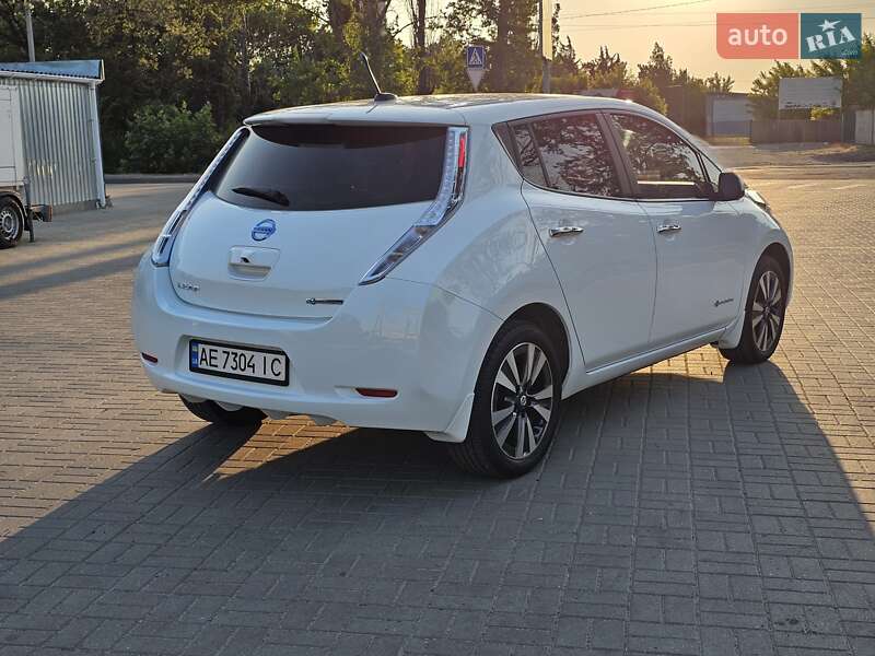 Хетчбек Nissan Leaf 2013 в Дніпрі