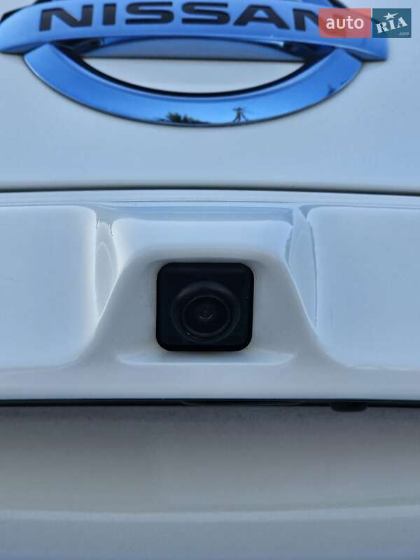 Хетчбек Nissan Leaf 2013 в Дніпрі