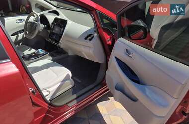 Хэтчбек Nissan Leaf 2013 в 