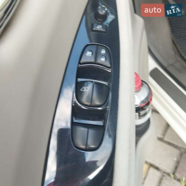 Хэтчбек Nissan Leaf 2013 в Ивано-Франковске