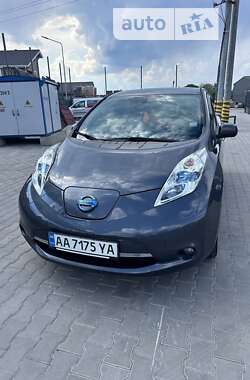 Хетчбек Nissan Leaf 2013 в 