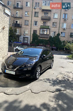 Хэтчбек Nissan Leaf 2018 в 
