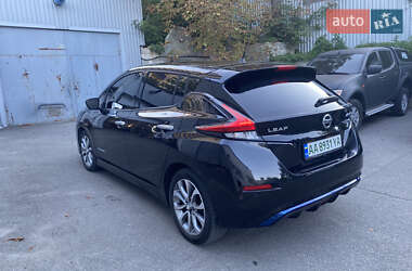 Хэтчбек Nissan Leaf 2018 в 